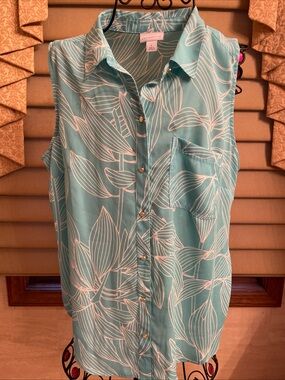 NWT Liz Claiborne Womens Sleeveless Light Blue Button-Down Shirt Size L Pocket